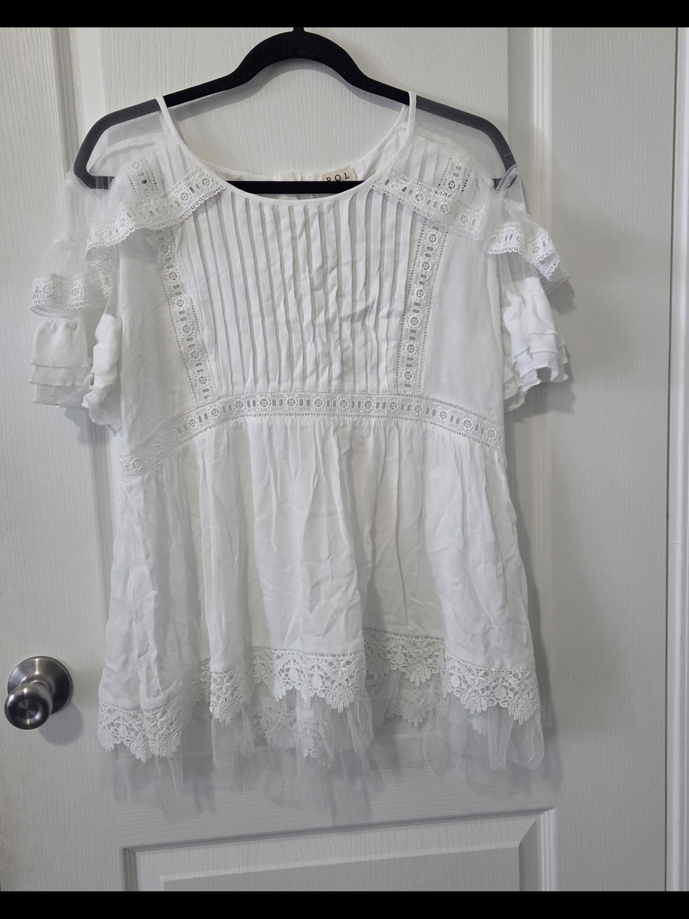 POL White Lace Cold-Shoulder Peasant Top